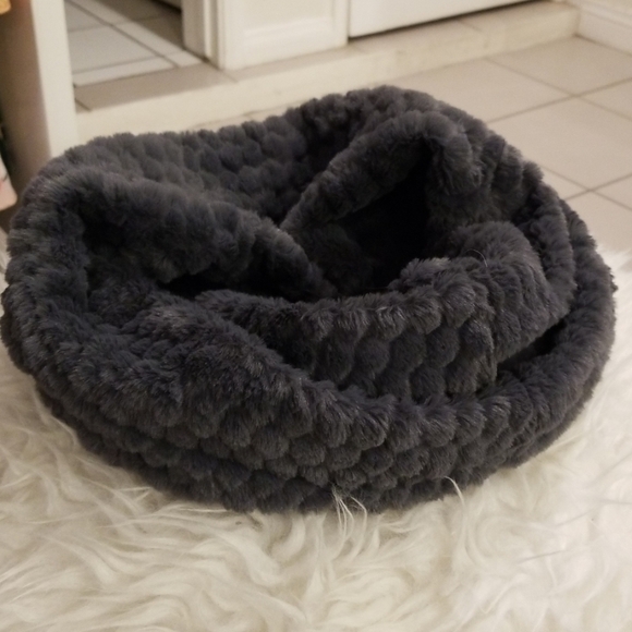 💕LOVE TOKEN💕 Faux Fur Infinity Scarf Neck Warmer - Picture 3 of 8